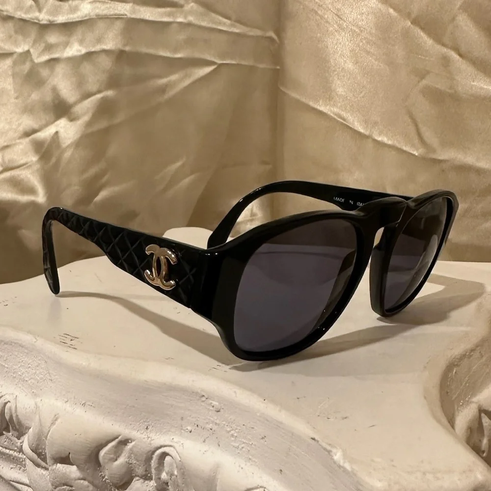 Chanel 0005 CC Quilted Vintage Sunglasses in Black Hue